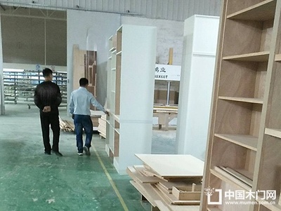 中國門業(yè)?？?韓漢泉探訪天津思佳木業(yè)，共話木業(yè)發(fā)展新機遇